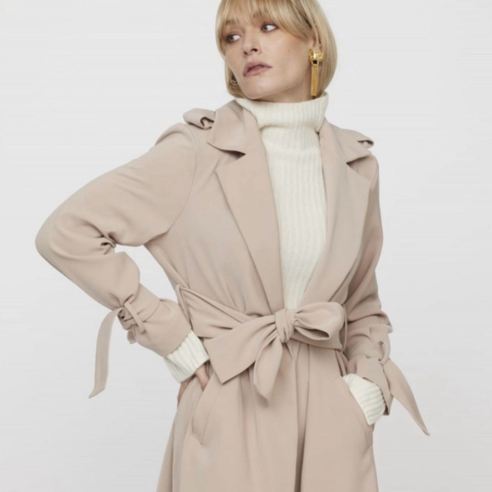 Made in Paris, boutique Beige Trench Coat with pleated back